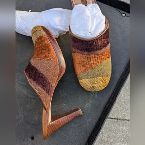 UNISA Carole Tapestry Heeled Mules, Sz 7, EUC!!! w/ free coordinating bracelet!!